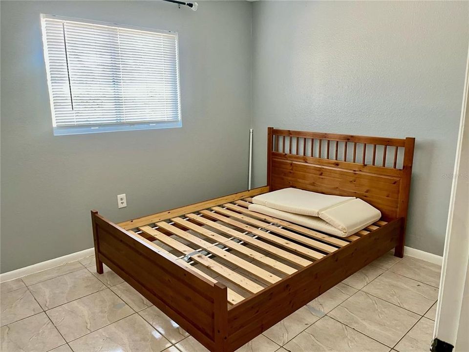 На продажу: $139,999 (2 спален, 2 ванн, 700 Квадратных фут)