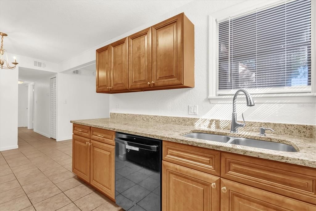 Active With Contract: $185,000 (2 beds, 2 baths, 1018 Square Feet)