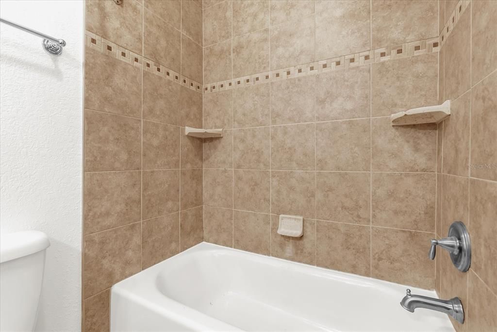 Active With Contract: $185,000 (2 beds, 2 baths, 1018 Square Feet)