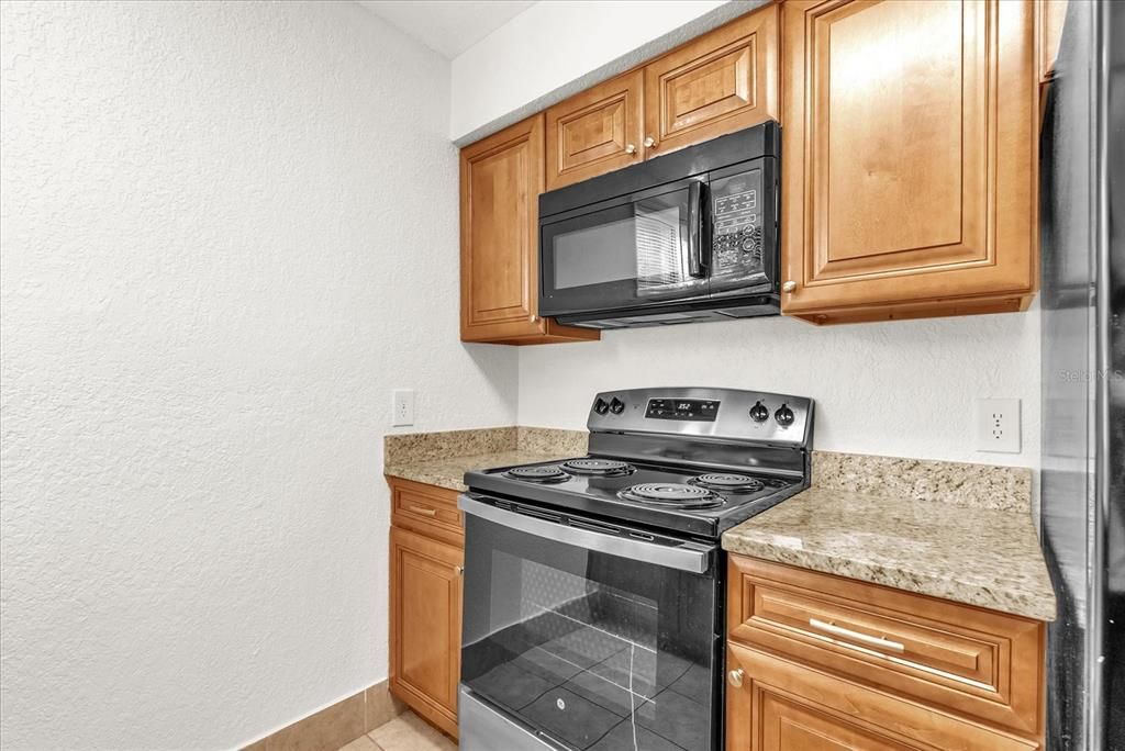 Active With Contract: $185,000 (2 beds, 2 baths, 1018 Square Feet)