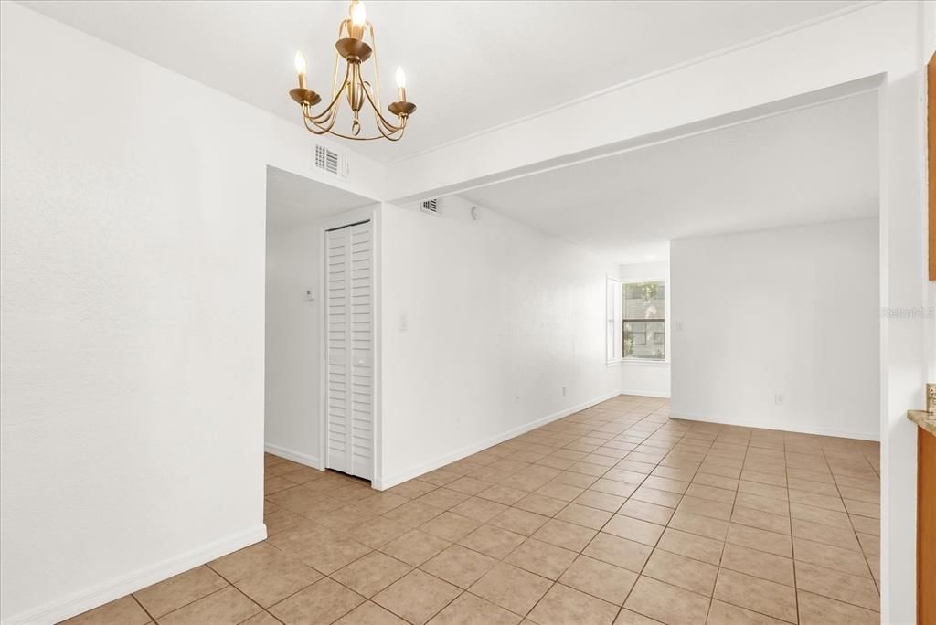 Active With Contract: $185,000 (2 beds, 2 baths, 1018 Square Feet)