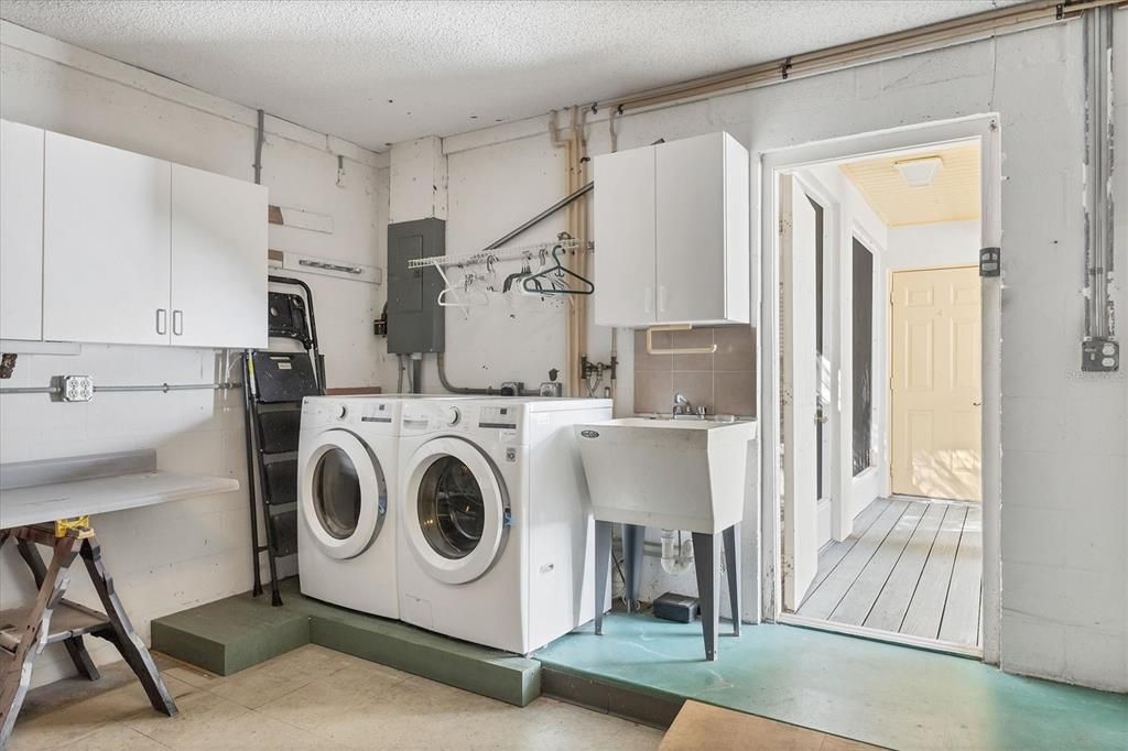 For Sale: $270,000 (2 beds, 2 baths, 1443 Square Feet)