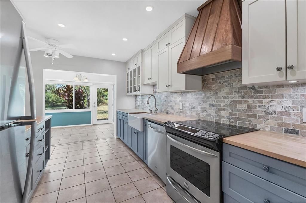 For Sale: $270,000 (2 beds, 2 baths, 1443 Square Feet)