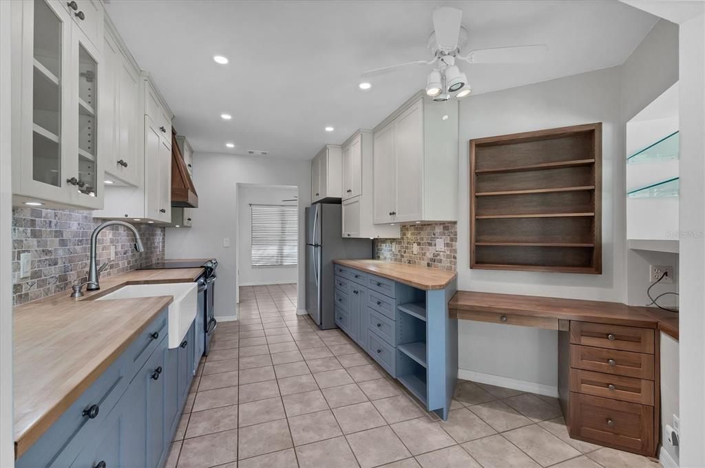 For Sale: $270,000 (2 beds, 2 baths, 1443 Square Feet)