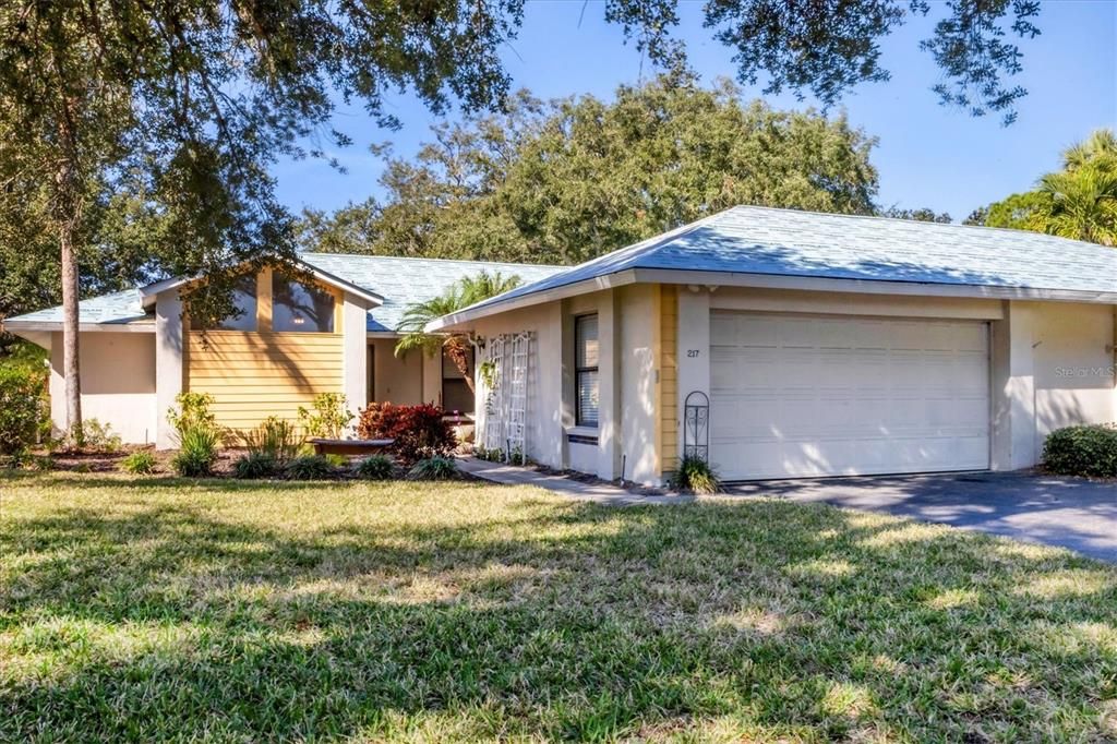 For Sale: $270,000 (2 beds, 2 baths, 1443 Square Feet)