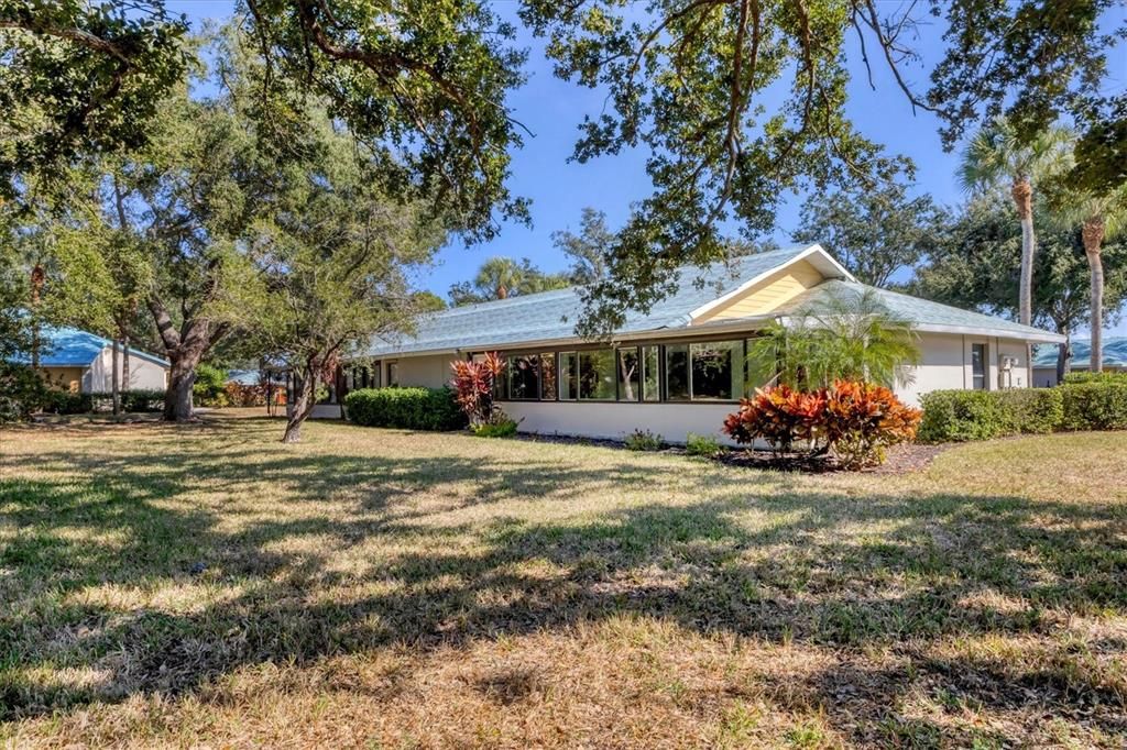 For Sale: $270,000 (2 beds, 2 baths, 1443 Square Feet)