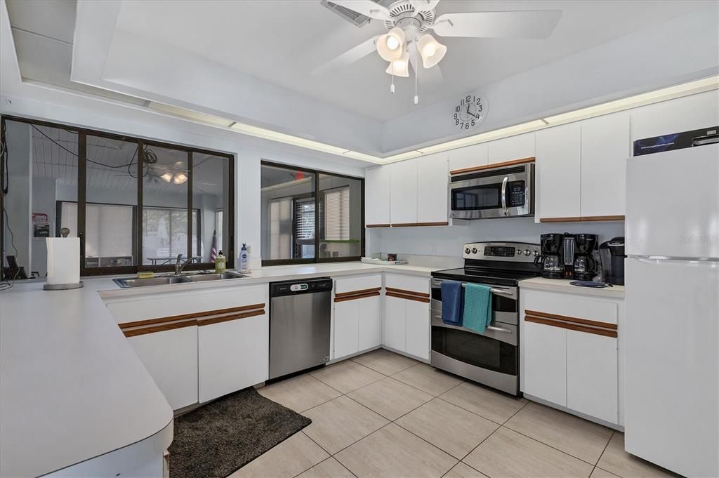 For Sale: $270,000 (2 beds, 2 baths, 1443 Square Feet)