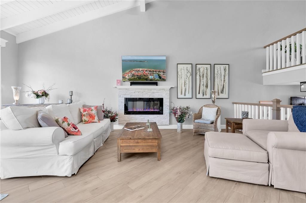 На продажу: $997,000 (3 спален, 2 ванн, 1915 Квадратных фут)