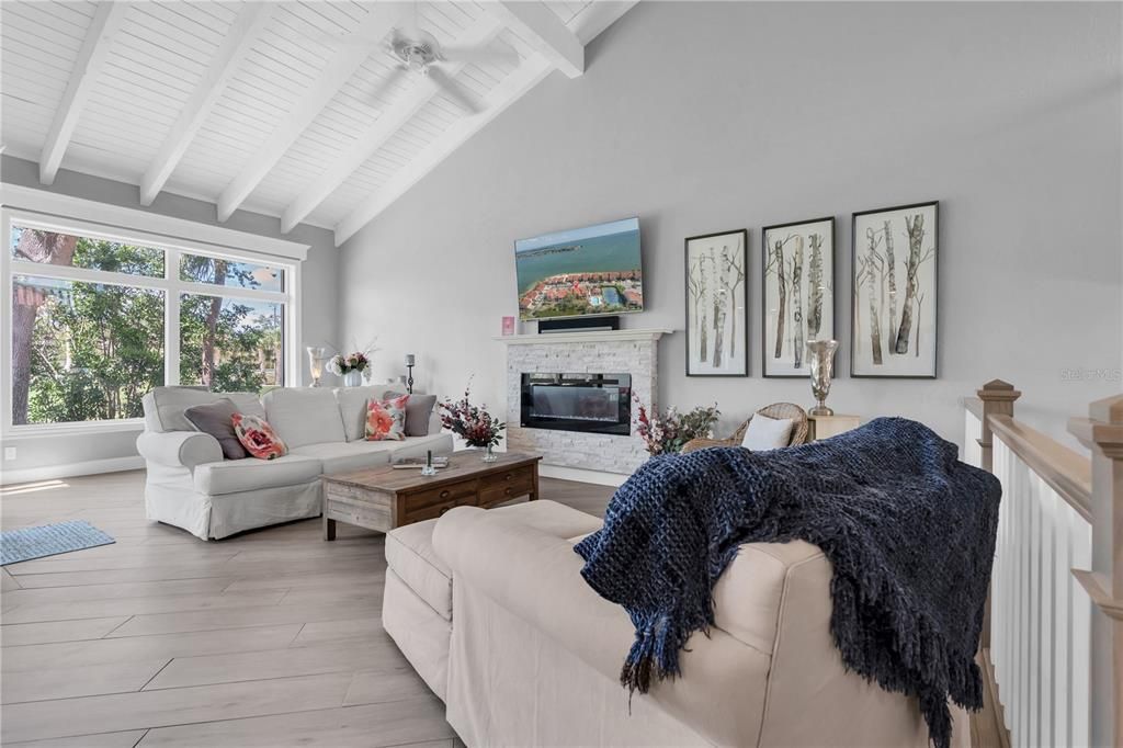 На продажу: $997,000 (3 спален, 2 ванн, 1915 Квадратных фут)