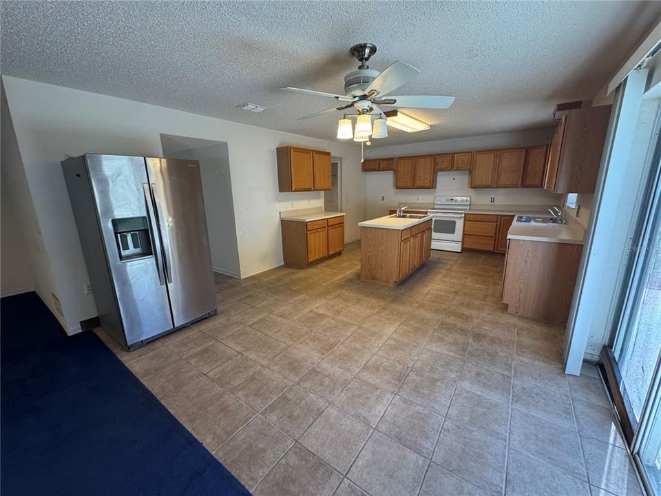 En Venta: $442,000 (4 camas, 3 baños, 3002 Pies cuadrados)