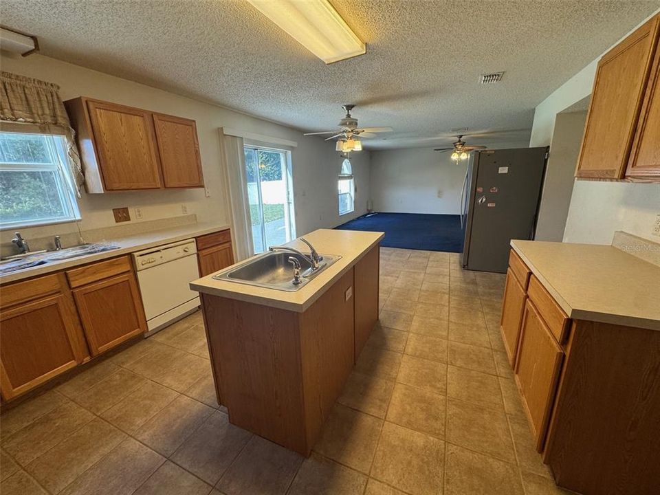 En Venta: $442,000 (4 camas, 3 baños, 3002 Pies cuadrados)