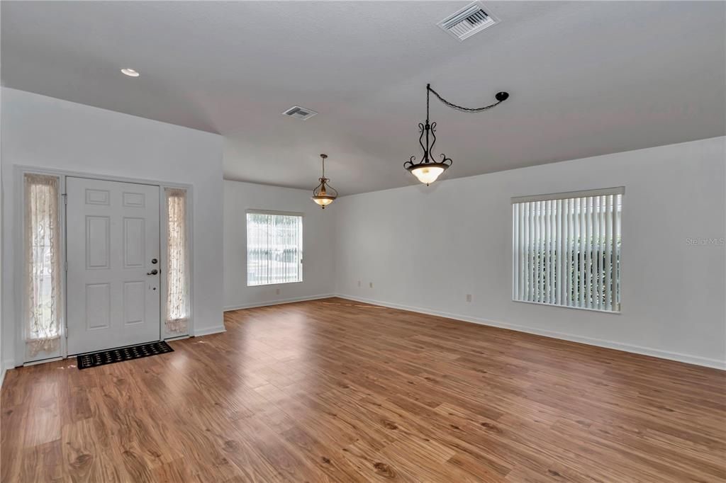 В аренду: $2,300 (4 спален, 2 ванн, 2185 Квадратных фут)