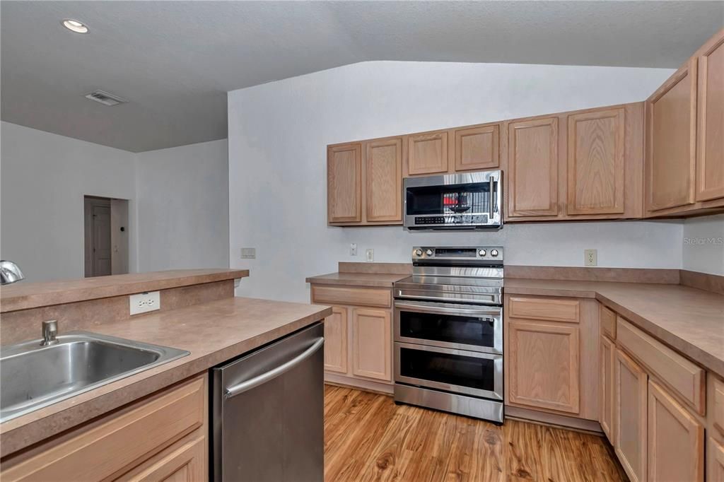 В аренду: $2,300 (4 спален, 2 ванн, 2185 Квадратных фут)