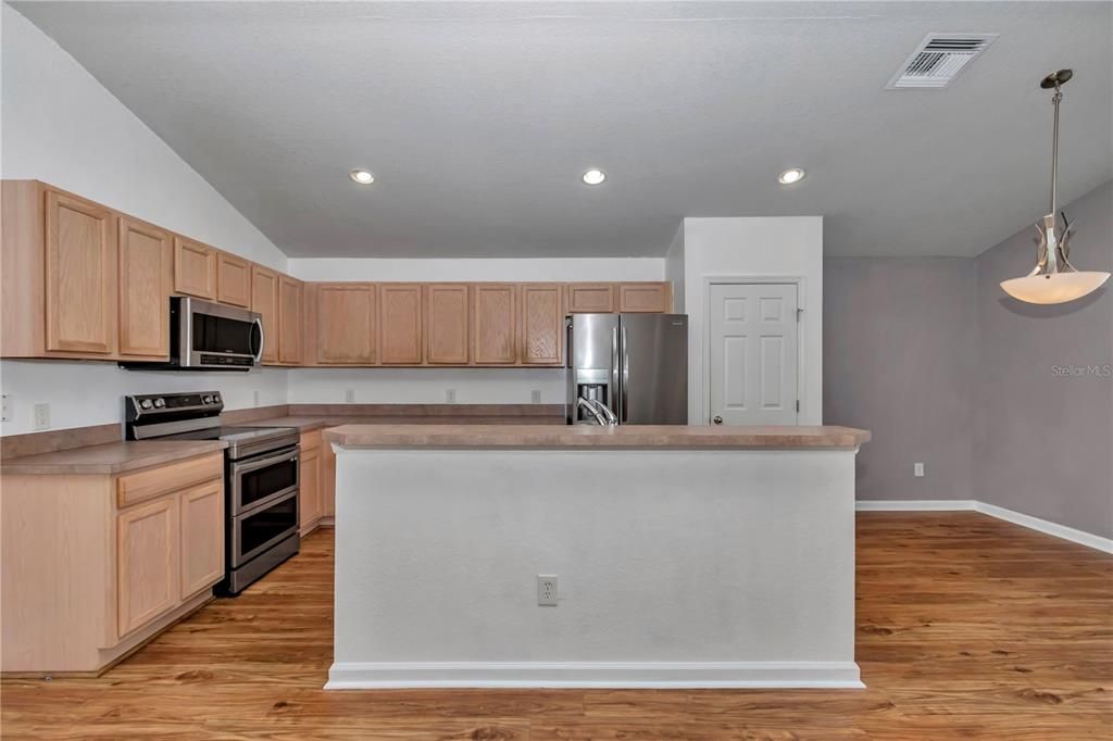 В аренду: $2,300 (4 спален, 2 ванн, 2185 Квадратных фут)