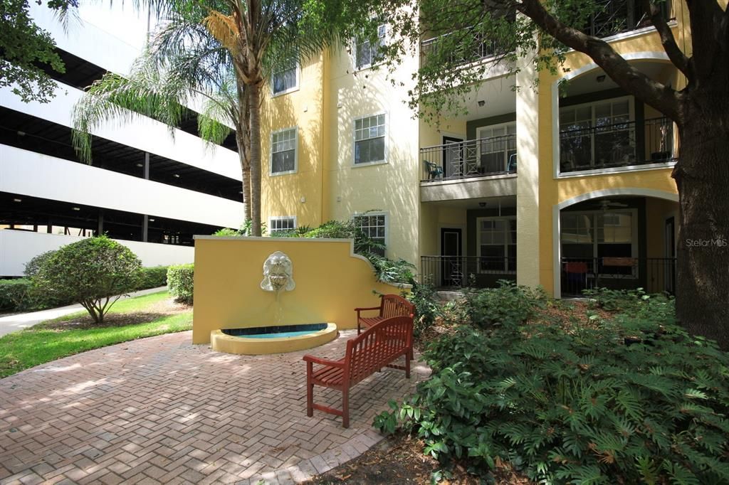 Active With Contract: $1,595 (1 beds, 1 baths, 672 Square Feet)