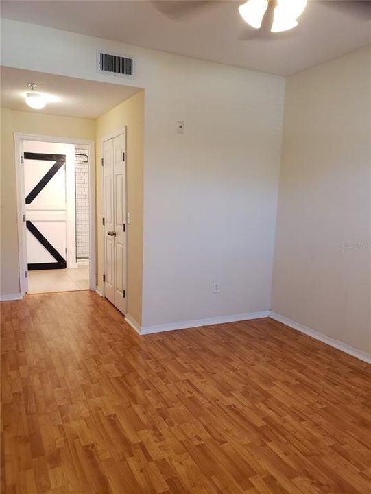 Active With Contract: $1,595 (1 beds, 1 baths, 672 Square Feet)