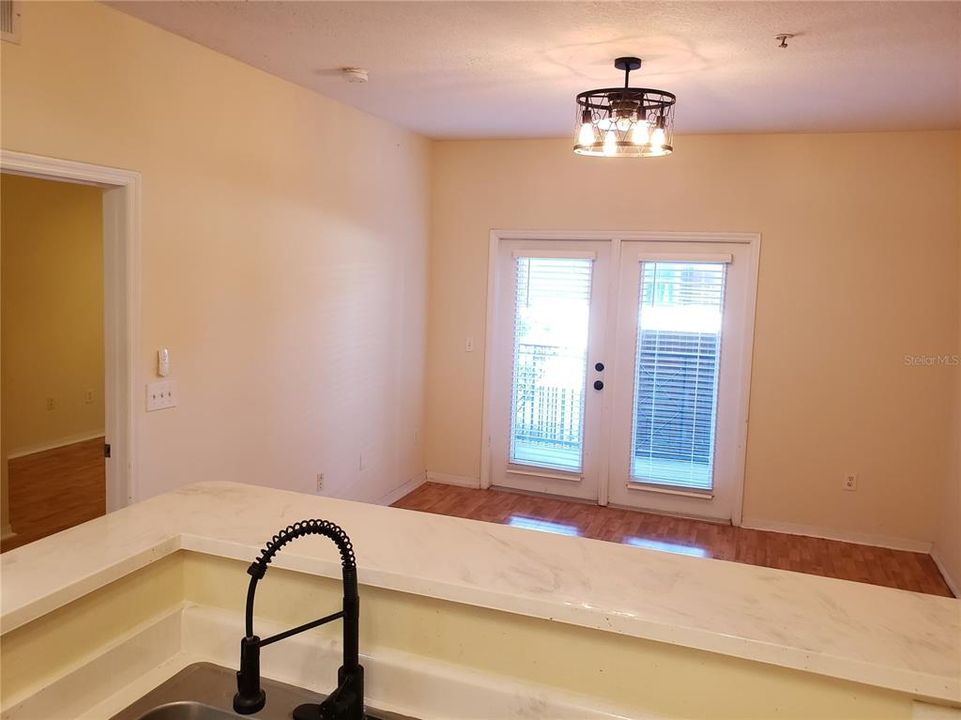 Active With Contract: $1,595 (1 beds, 1 baths, 672 Square Feet)