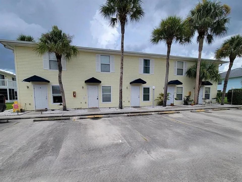 For Rent: $1,299 (3 beds, 2 baths, 1078 Square Feet)