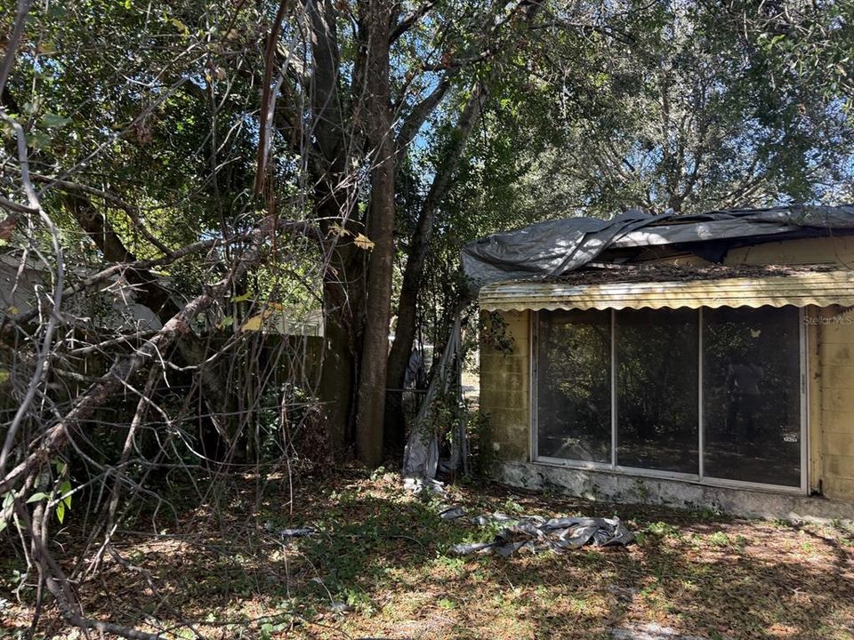 Active With Contract: $169,900 (2 beds, 2 baths, 1128 Square Feet)