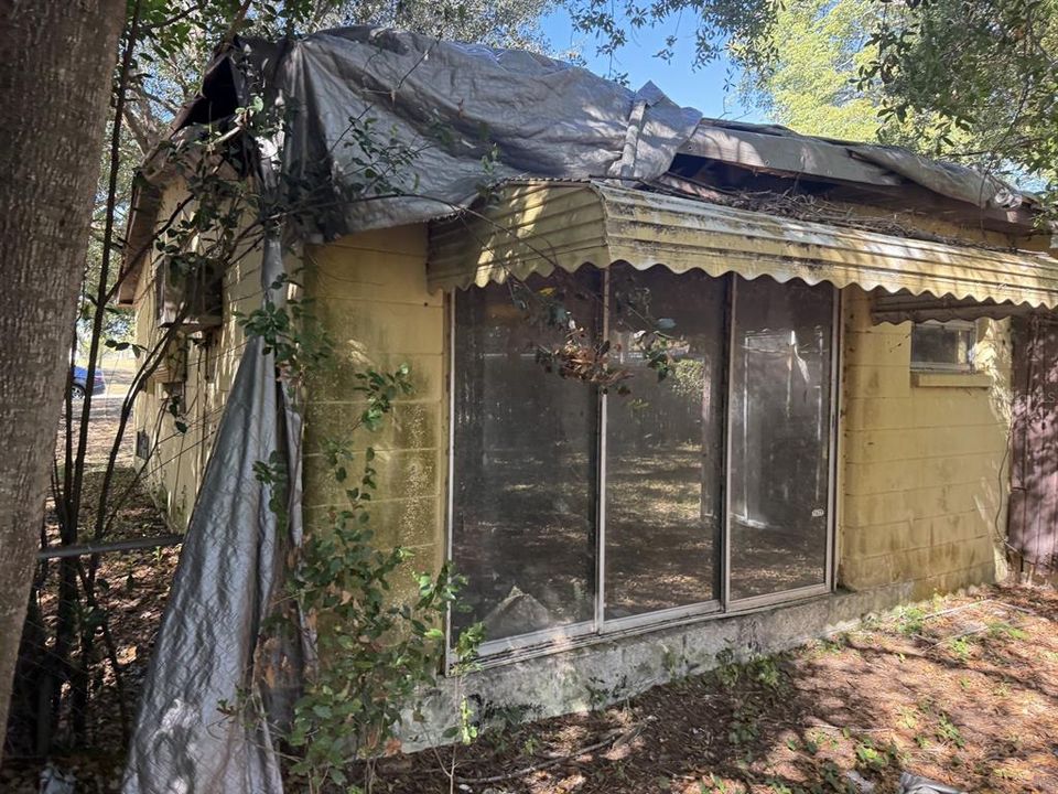 Active With Contract: $169,900 (2 beds, 2 baths, 1128 Square Feet)