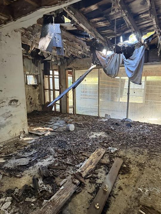 Active With Contract: $169,900 (2 beds, 2 baths, 1128 Square Feet)