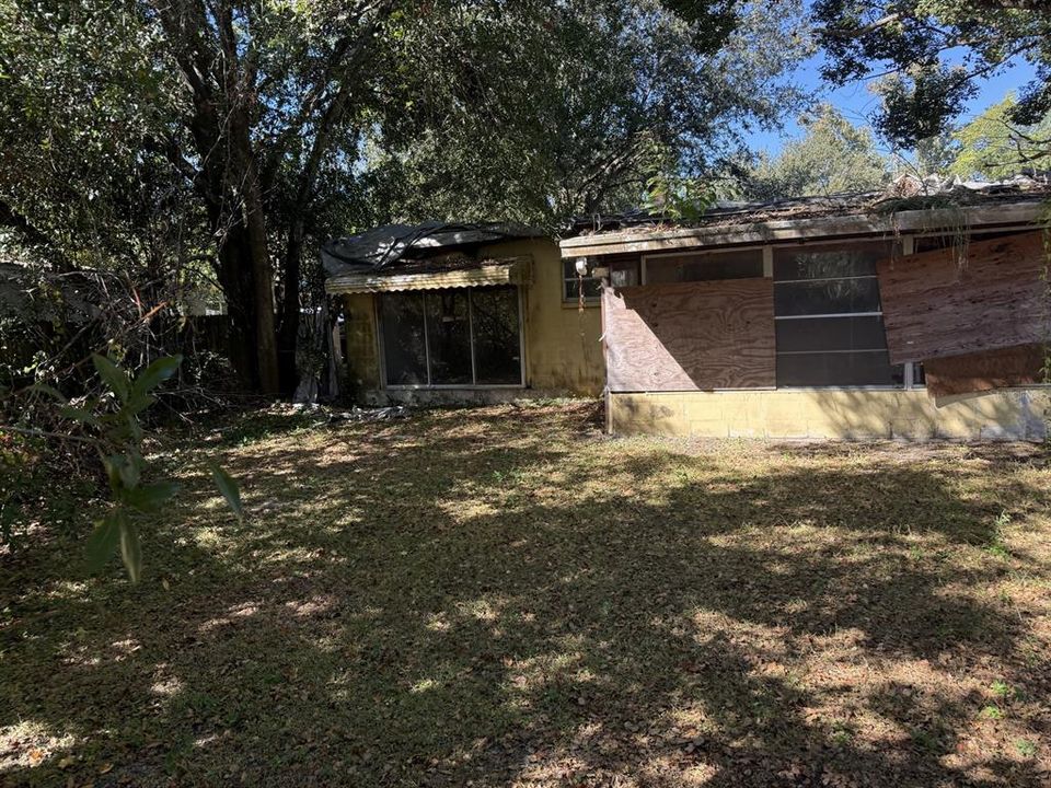 Active With Contract: $169,900 (2 beds, 2 baths, 1128 Square Feet)