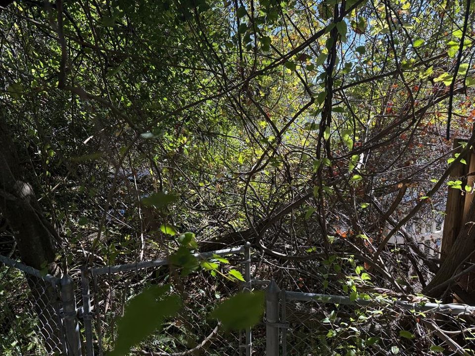 Active With Contract: $169,900 (2 beds, 2 baths, 1128 Square Feet)