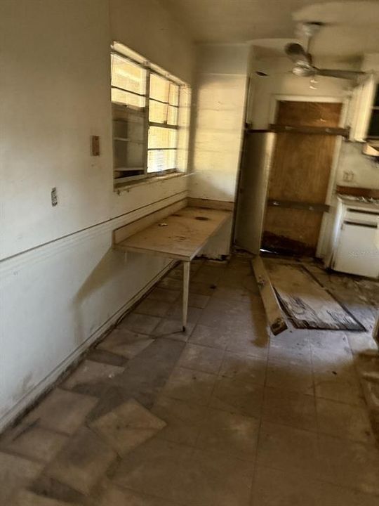 Active With Contract: $169,900 (2 beds, 2 baths, 1128 Square Feet)