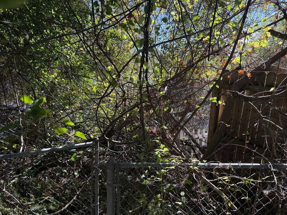 Active With Contract: $169,900 (2 beds, 2 baths, 1128 Square Feet)