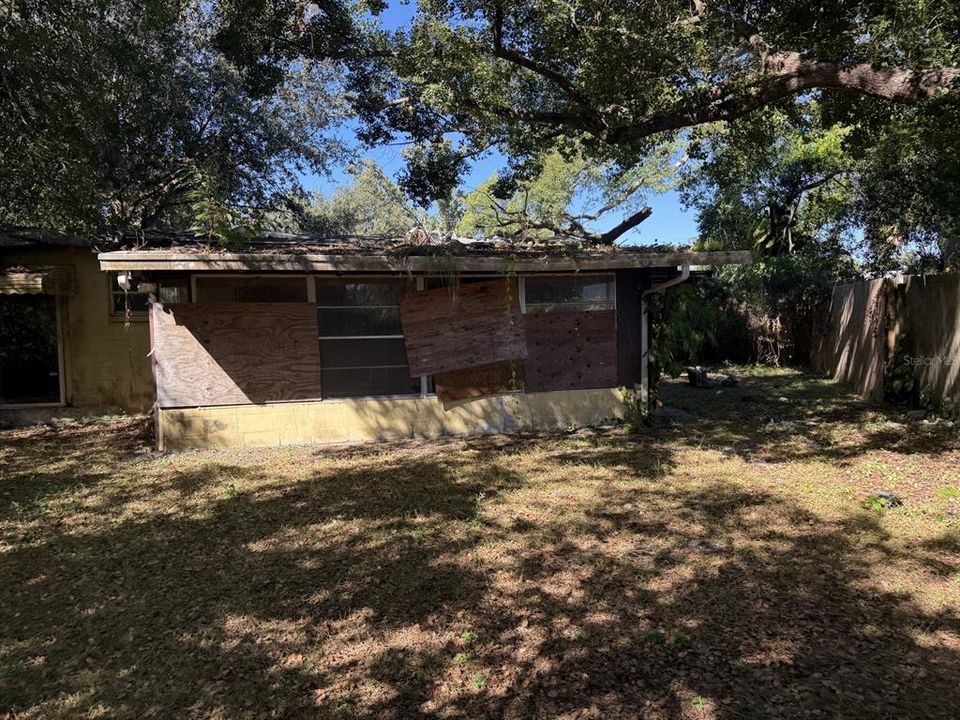 Active With Contract: $169,900 (2 beds, 2 baths, 1128 Square Feet)