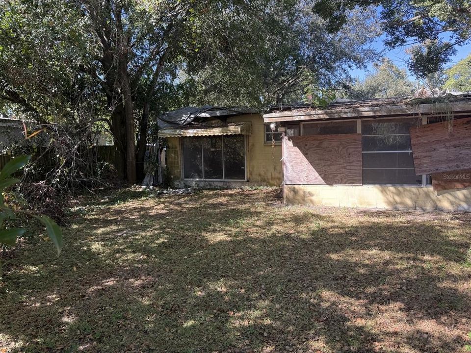 Active With Contract: $169,900 (2 beds, 2 baths, 1128 Square Feet)