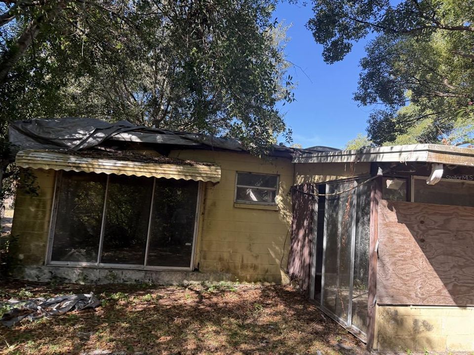 Active With Contract: $169,900 (2 beds, 2 baths, 1128 Square Feet)