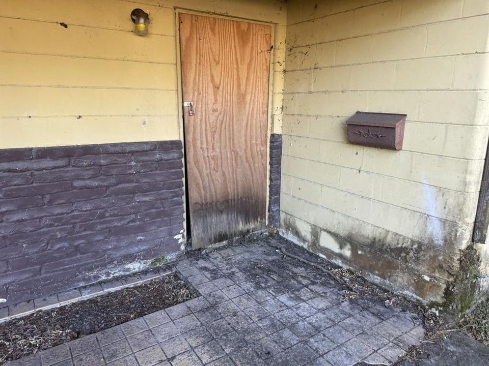 Active With Contract: $169,900 (2 beds, 2 baths, 1128 Square Feet)