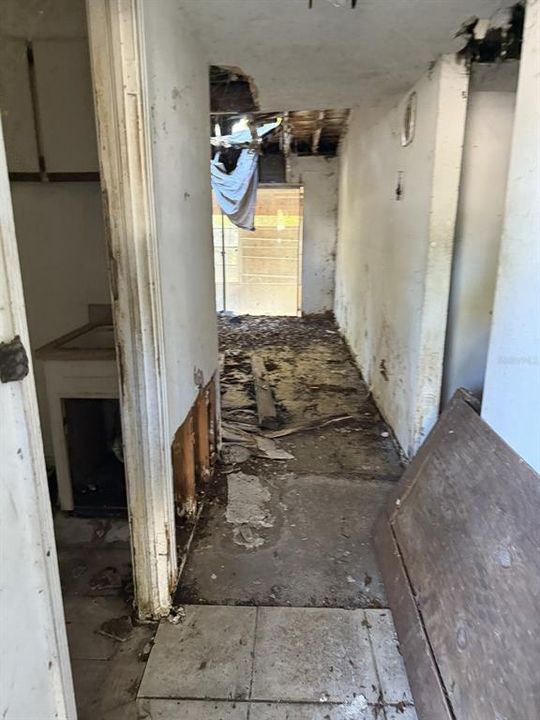 Active With Contract: $169,900 (2 beds, 2 baths, 1128 Square Feet)