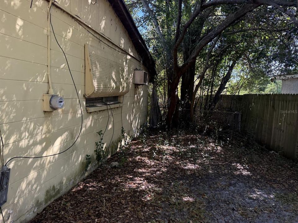 Active With Contract: $169,900 (2 beds, 2 baths, 1128 Square Feet)