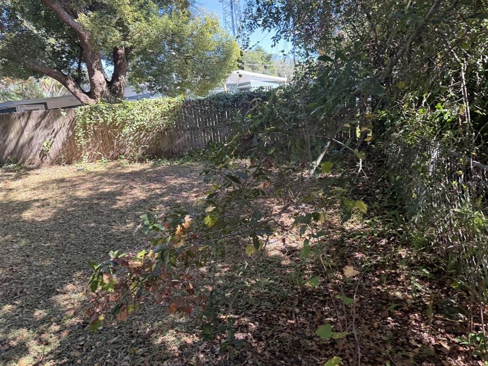 Active With Contract: $169,900 (2 beds, 2 baths, 1128 Square Feet)