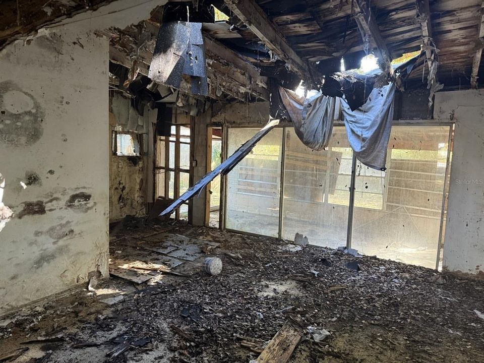 Active With Contract: $169,900 (2 beds, 2 baths, 1128 Square Feet)