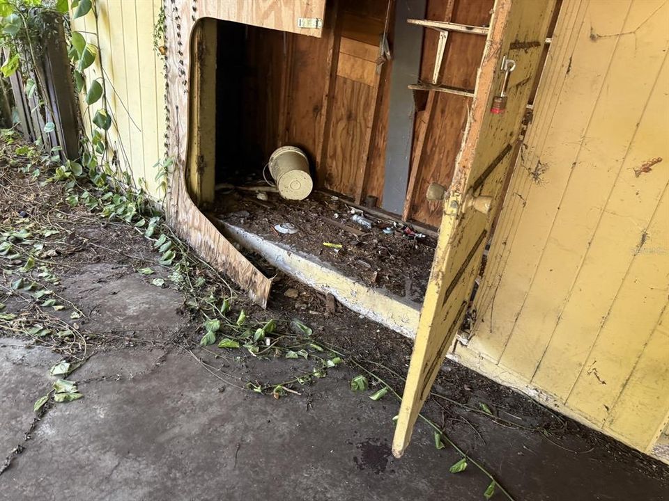 Active With Contract: $169,900 (2 beds, 2 baths, 1128 Square Feet)