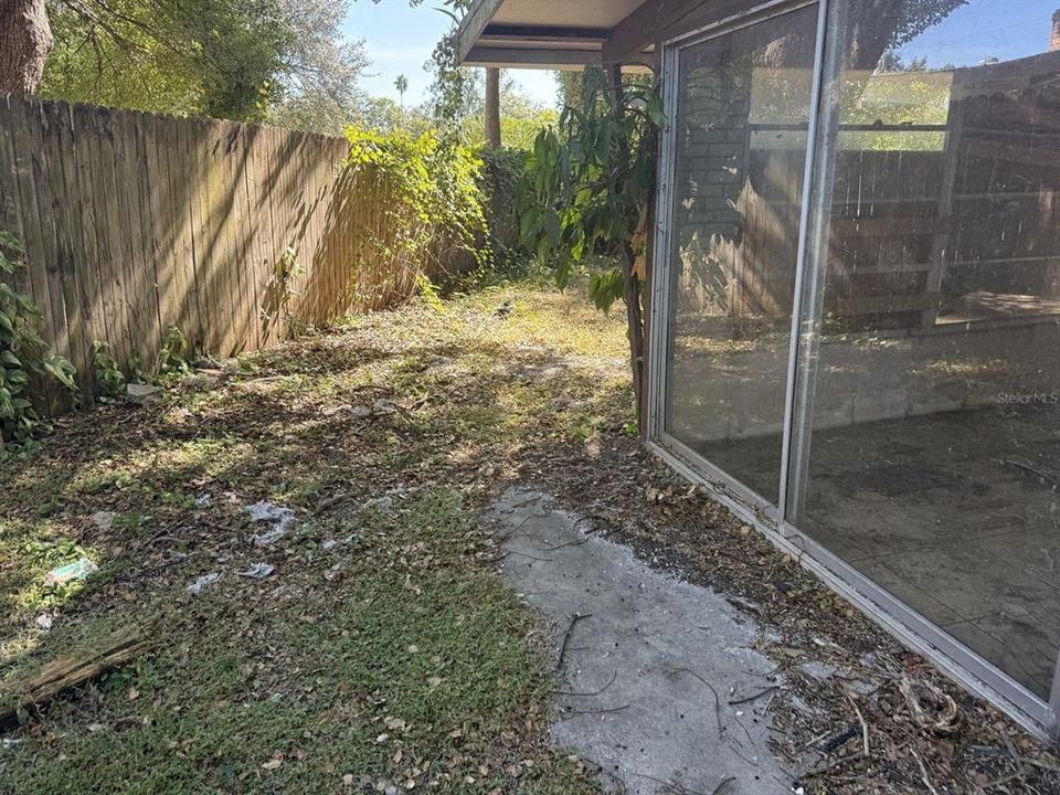 Active With Contract: $169,900 (2 beds, 2 baths, 1128 Square Feet)