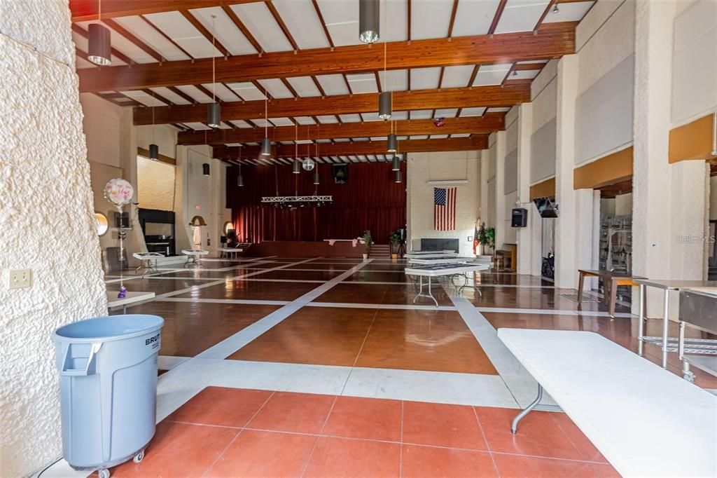 待售: $90,000 (1 贝兹, 1 浴室, 648 平方英尺)