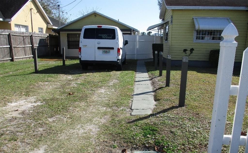 Active With Contract: $315,000 (3 beds, 0 baths, 1472 Square Feet)