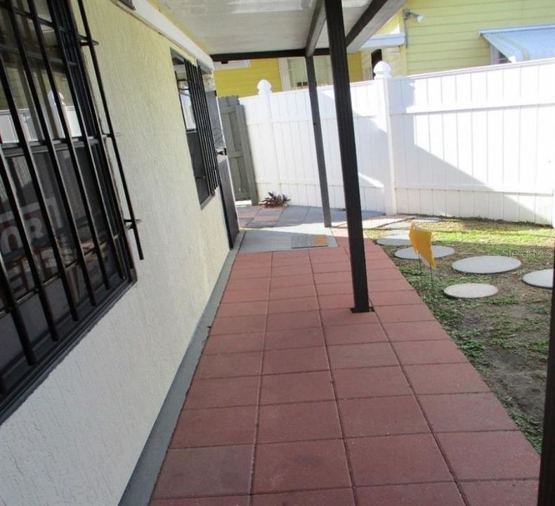 Active With Contract: $315,000 (3 beds, 0 baths, 1472 Square Feet)