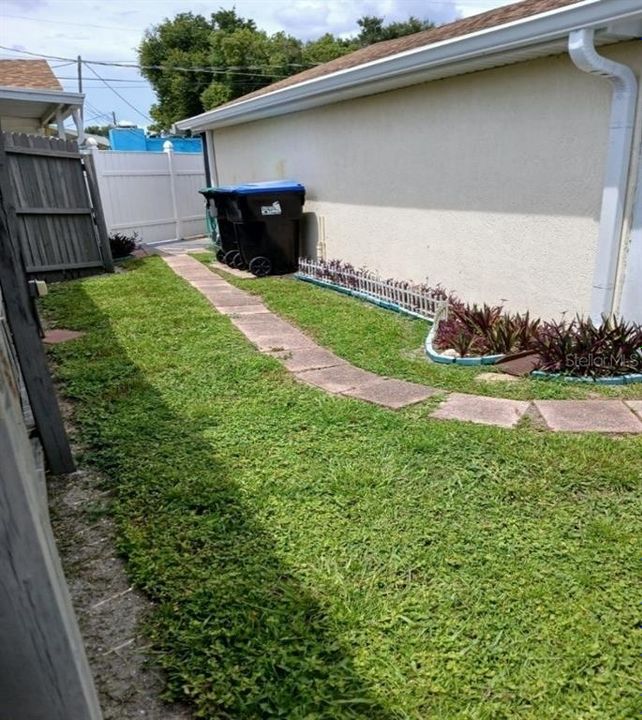 Active With Contract: $315,000 (3 beds, 0 baths, 1472 Square Feet)