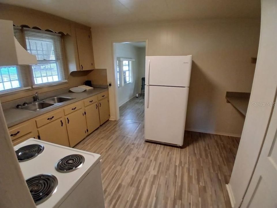 Active With Contract: $315,000 (3 beds, 0 baths, 1472 Square Feet)