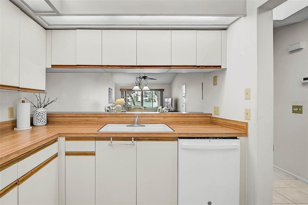 待售: $279,900 (2 贝兹, 2 浴室, 1248 平方英尺)