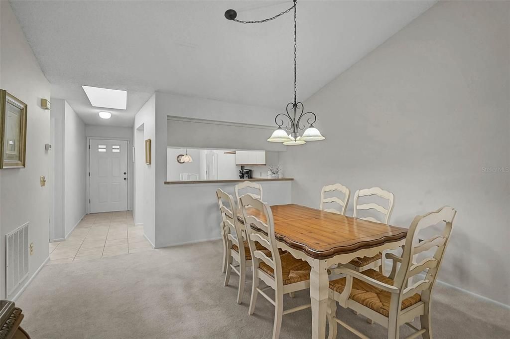 待售: $279,900 (2 贝兹, 2 浴室, 1248 平方英尺)