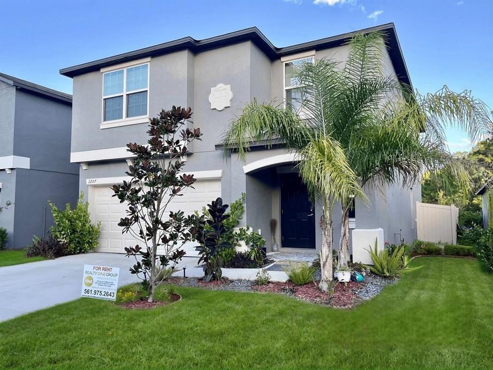 For Rent: $2,500 (5 beds, 2 baths, 2294 Square Feet)