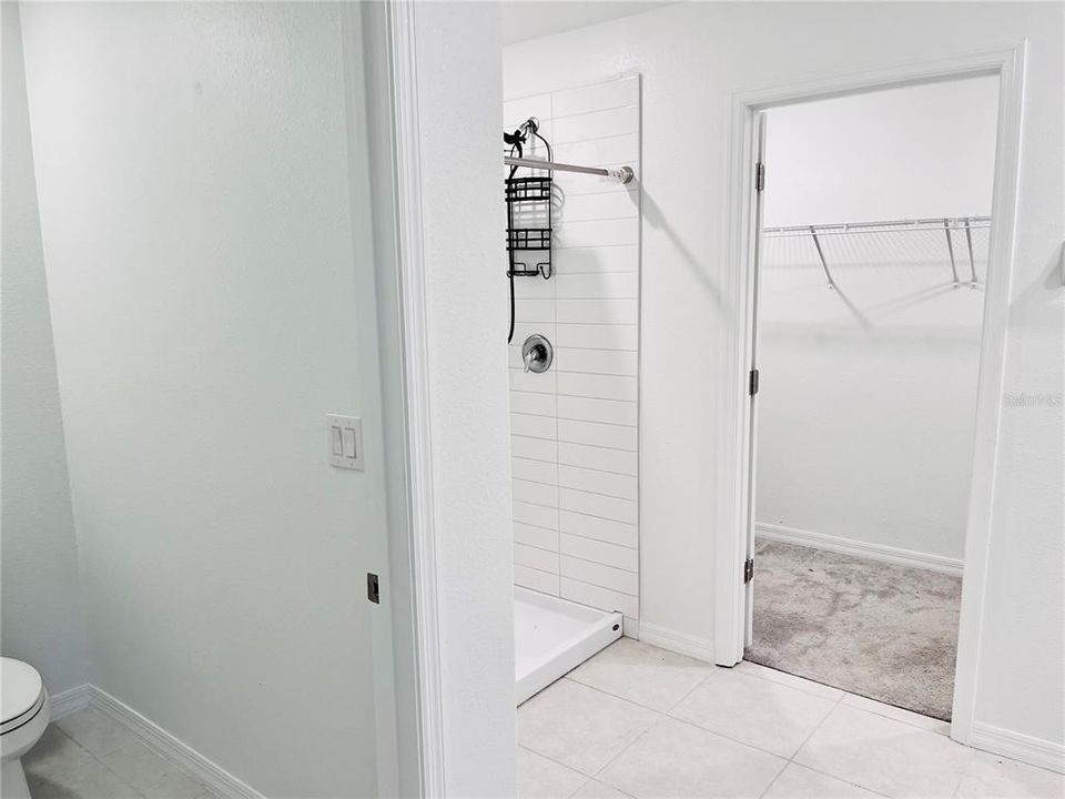 For Rent: $2,500 (5 beds, 2 baths, 2294 Square Feet)