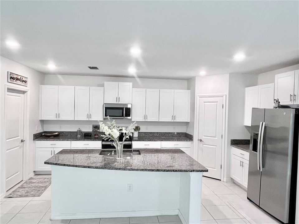 For Rent: $2,500 (5 beds, 2 baths, 2294 Square Feet)