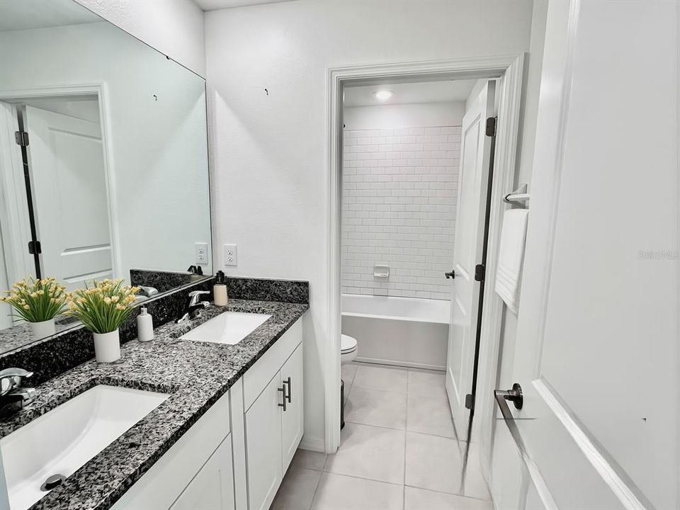 For Rent: $2,500 (5 beds, 2 baths, 2294 Square Feet)